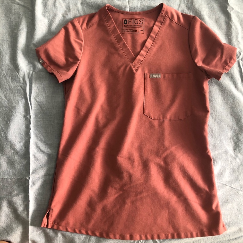 Mauve Figs Scrubs Catarina 1-Pocket Scrub Top